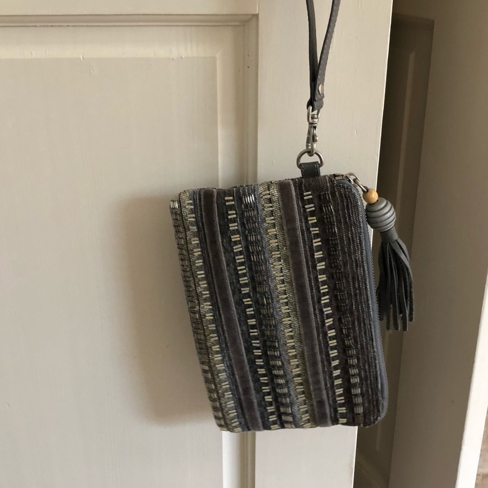 Toms Sightsee stripe wristlet in black bead stripe